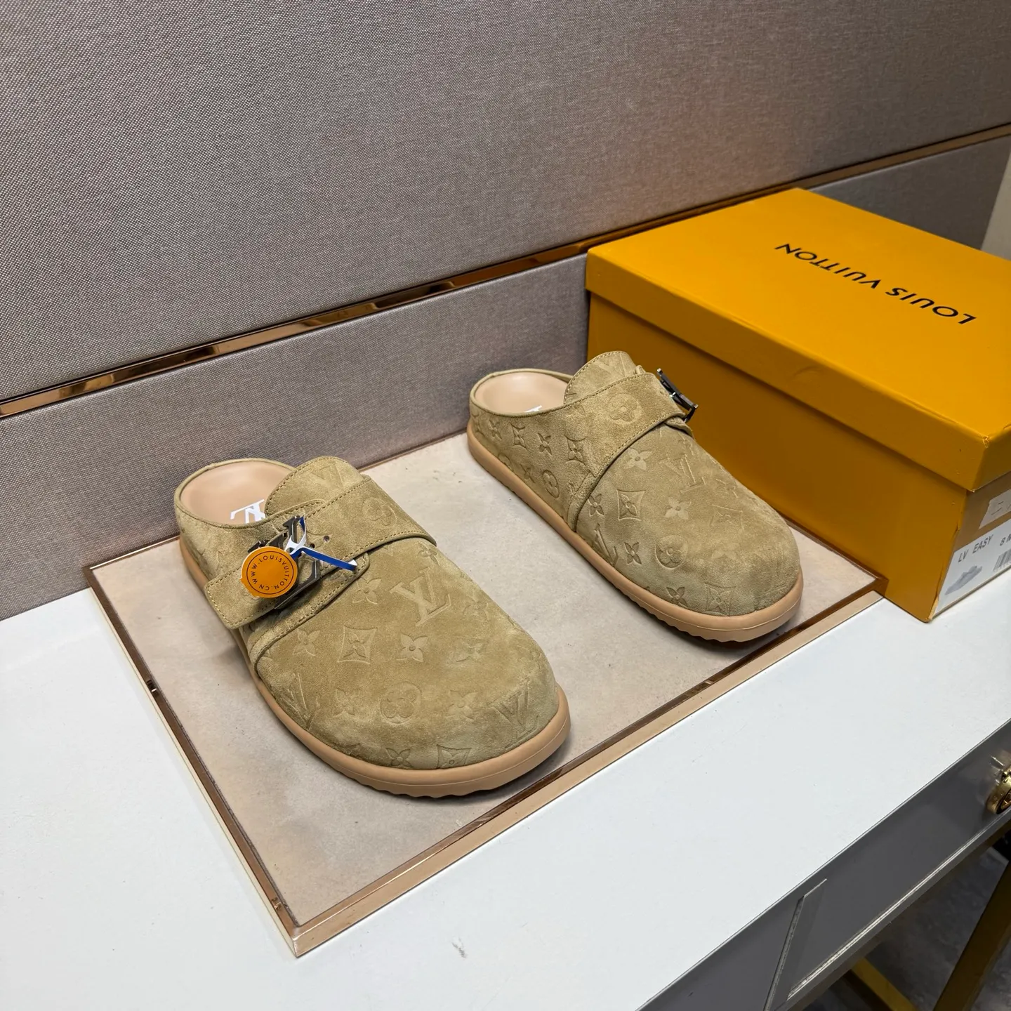 Men's men's shoes 💰pp540 [LV～] Men's casual half slippers 2025z cabinet sales simultaneously 🔶Size: 39-44 #️⃣ 🔷4 colors🔜The upper is made of multi-material splicing ➕Genuine leather lining, comfortable and breathable, sole: original comfortable and wear-resistant outsole, ⚠️Real thing📱Photographed🎬The real thing is better📢📢📢